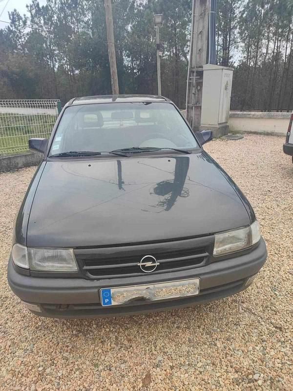 Preto Usado 1993 Opel Astra Sedan | € 1.500 - Imagem 1/4