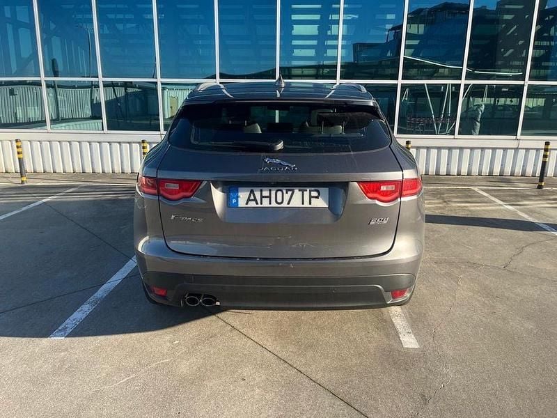 Usado Jaguar F-Pace R-Sport 180 HP (132 kW) 2017 SUV