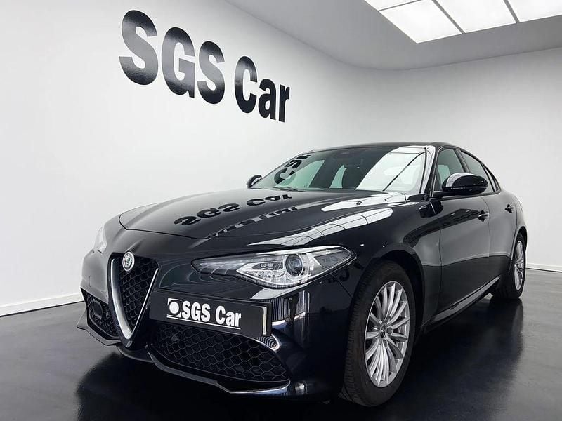Preto Usado 2022 Alfa Romeo Giulia Super Sedan | € 39.800 - Imagem 1/4