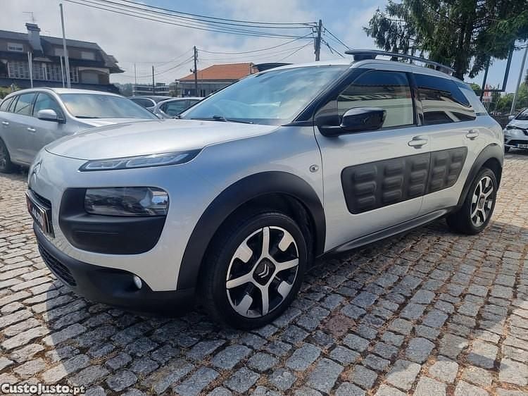 Cinza Usado 2017 Citroën C4 Cactus Live Citadino | € 10.499 (Preço justo) - Imagem 1/1