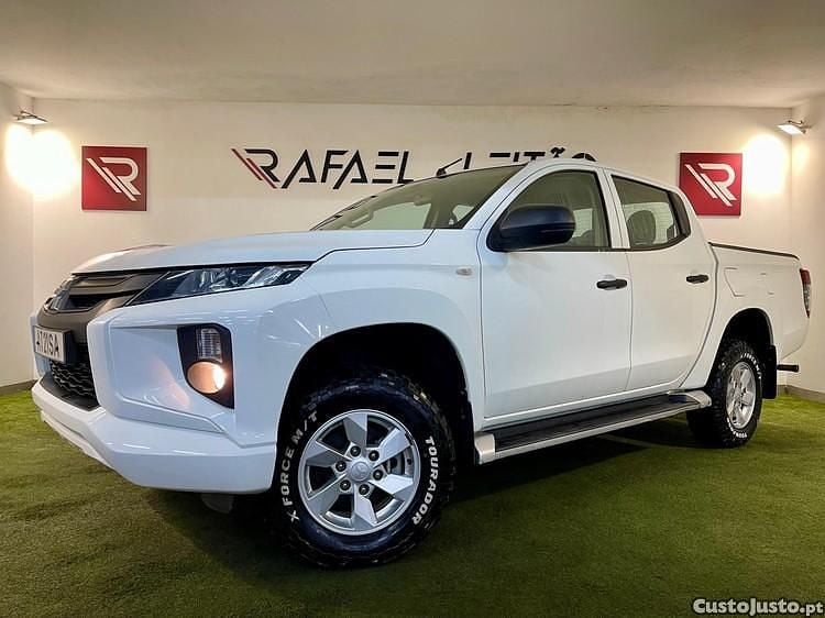 Usado Mitsubishi L200 Invite 150 HP (110 kW) 2022 Branco Pickup