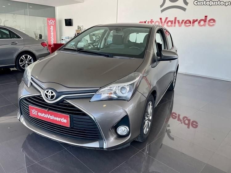 Cinza Usado 2017 Toyota Yaris Comfort | € 12.250 (Preço justo) - Imagem 1/1