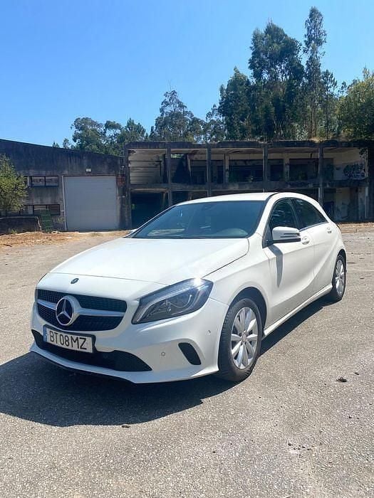 Usado 2015 Mercedes A180 Urban Sedan | € 13.990 (Preço justo) - Imagem 1/4