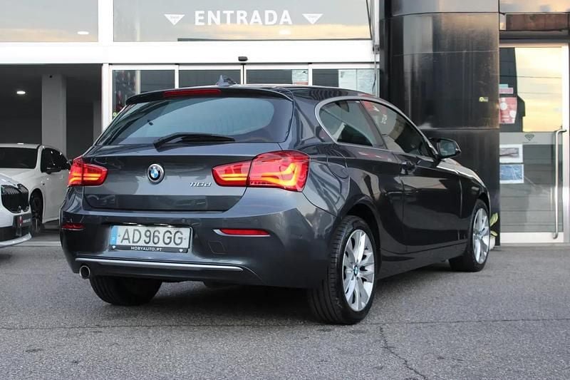 Usado BMW 116 Sport Line 116 HP (85 kW) 2016 Cinzento Citadino