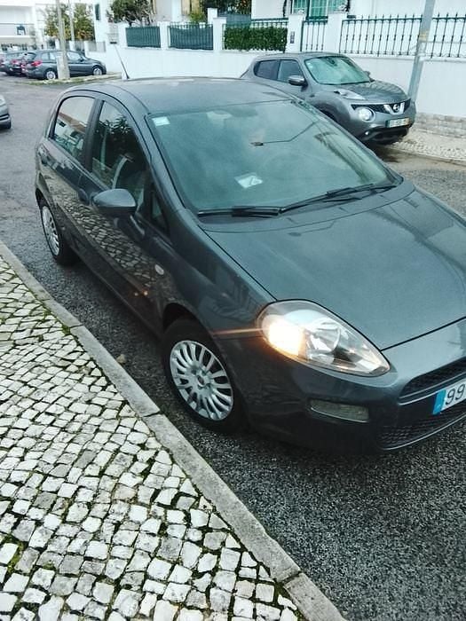 Usado 2015 Fiat Punto Sedan | € 5.750 (Bom preço) - Imagem 1/4
