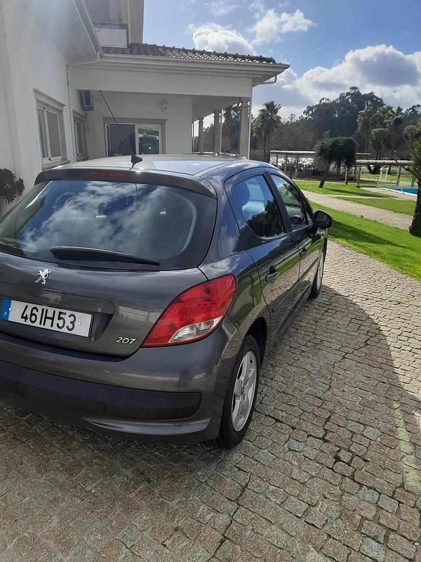 Usado Peugeot 207 68 HP (50 kW) 2009 Cinzento Citadino