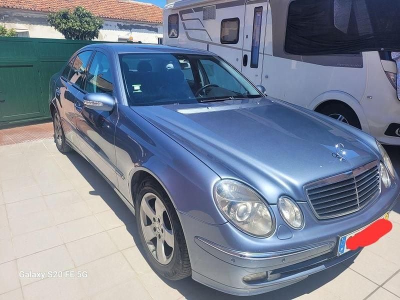 Usado 2004 Mercedes E220 Sedan | € 6.500 (Preço justo) - Imagem 1/4