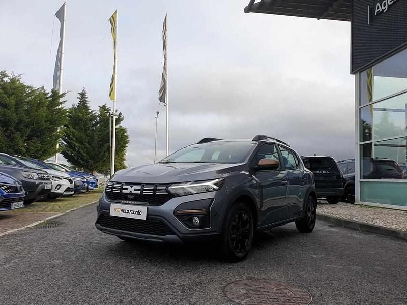 Usado Dacia Sandero 101 HP (74 kW) 2025 Cinzento Citadino