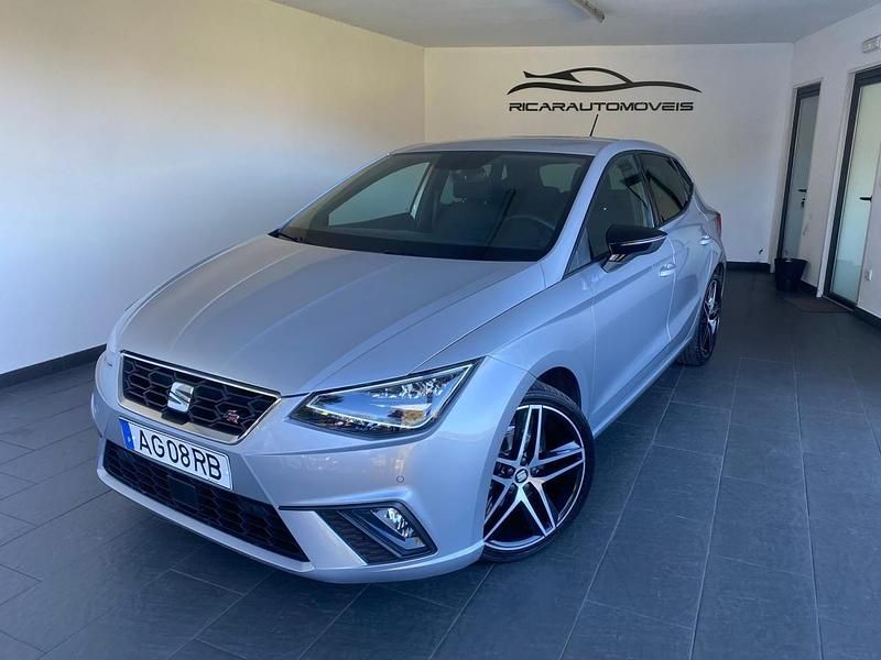 Cinza Usado 2021 Seat Ibiza FR Sedan | € 15.900 (Preço justo) - Imagem 1/4