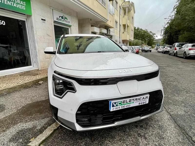 Branco Usado 2023 Kia e-Niro SUV | € 28.250 (Preço justo) - Imagem 1/4
