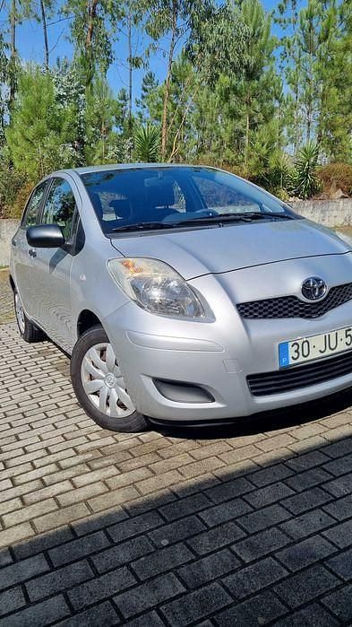 Usado 2010 Toyota Yaris Sedan | € 6.750 - Imagem 1/4