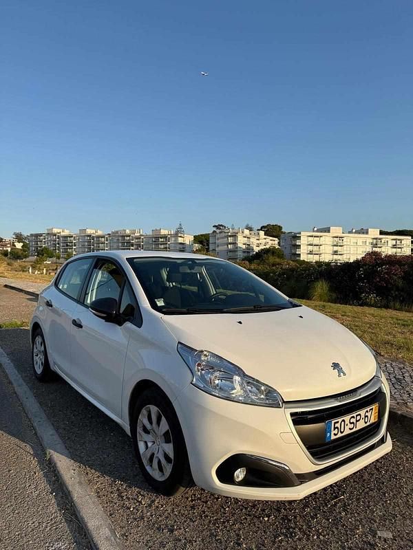 Branco Usado 2017 Peugeot 208 Citadino | € 8.490 (Super Preço) - Imagem 1/4