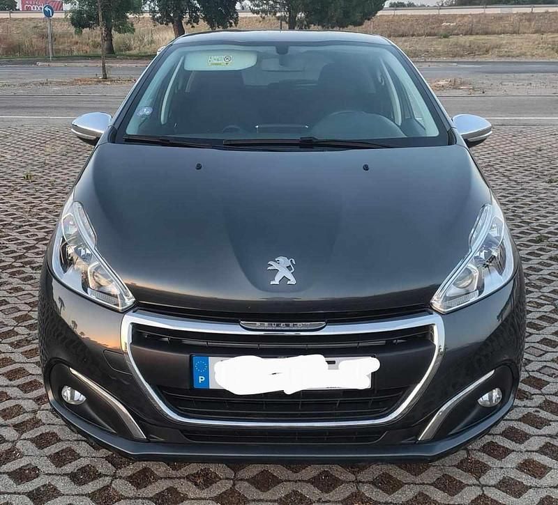 Cinzento Usado 2017 Peugeot 208 Citadino | € 7.900 (Bom preço) - Imagem 1/4