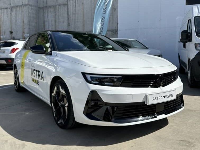 Branco Usado 2023 Opel Astra GSe | € 38.500 - Imagem 1/4
