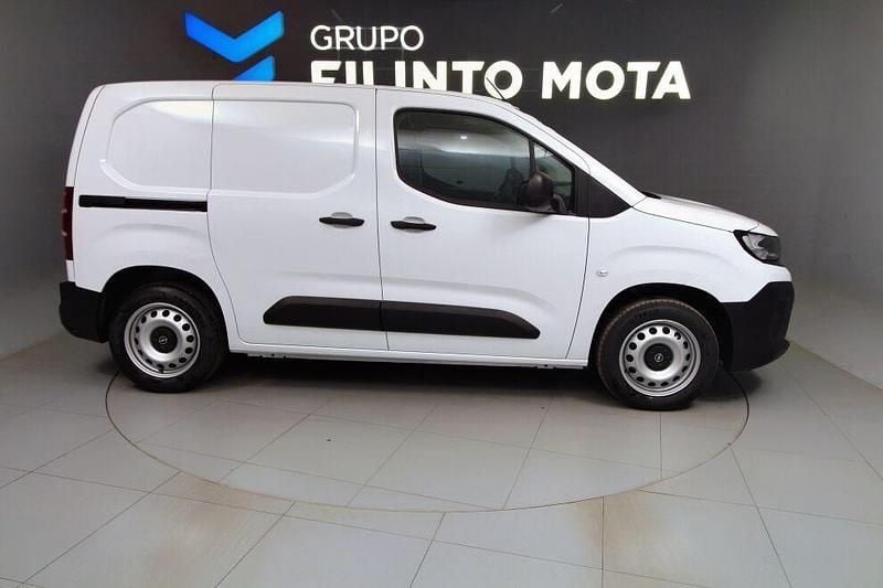 Branco Usado 2024 Opel Combo Monovolume | € 18.490 (Preço justo) - Imagem 1/4