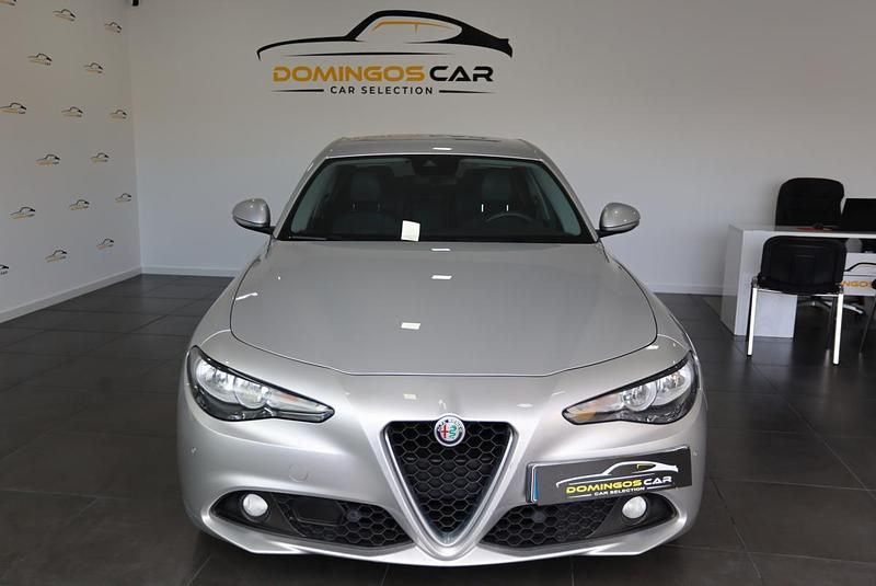Usado Alfa Romeo Giulia 150 HP (110 kW) 2016 Cinzento Sedan