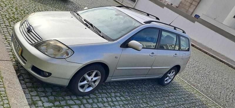 Cinzento Usado 2005 Toyota Corolla Carrinha | € 3.100 - Imagem 1/3