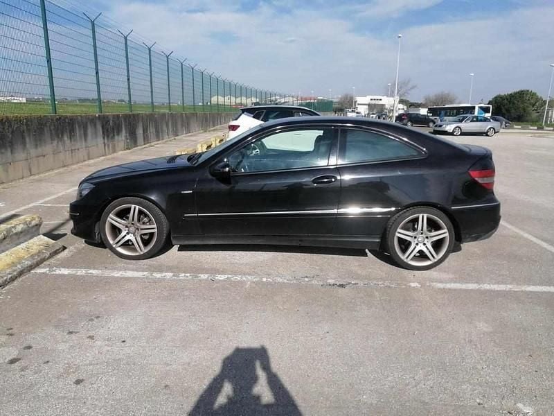 Usado Mercedes CLC220 150 HP (110 kW) 2009 Preto Citadino