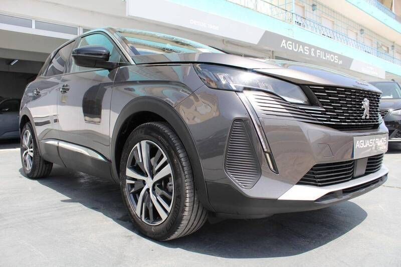 Cinzento Usado 2024 Peugeot 3008 | € 29.990 (Preço elevado) - Imagem 1/4