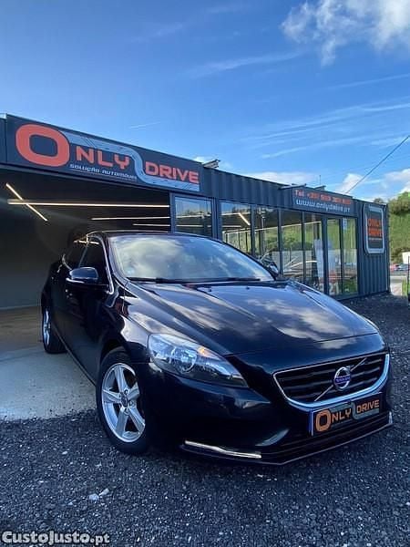 Usado Volvo V40 110 HP (80 kW) 2015 Preto