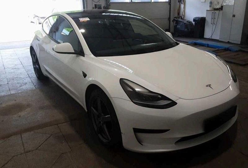 Branco Usado 2021 Tesla Model 3 Sedan | € 26.500 (Bom preço) - Imagem 1/3