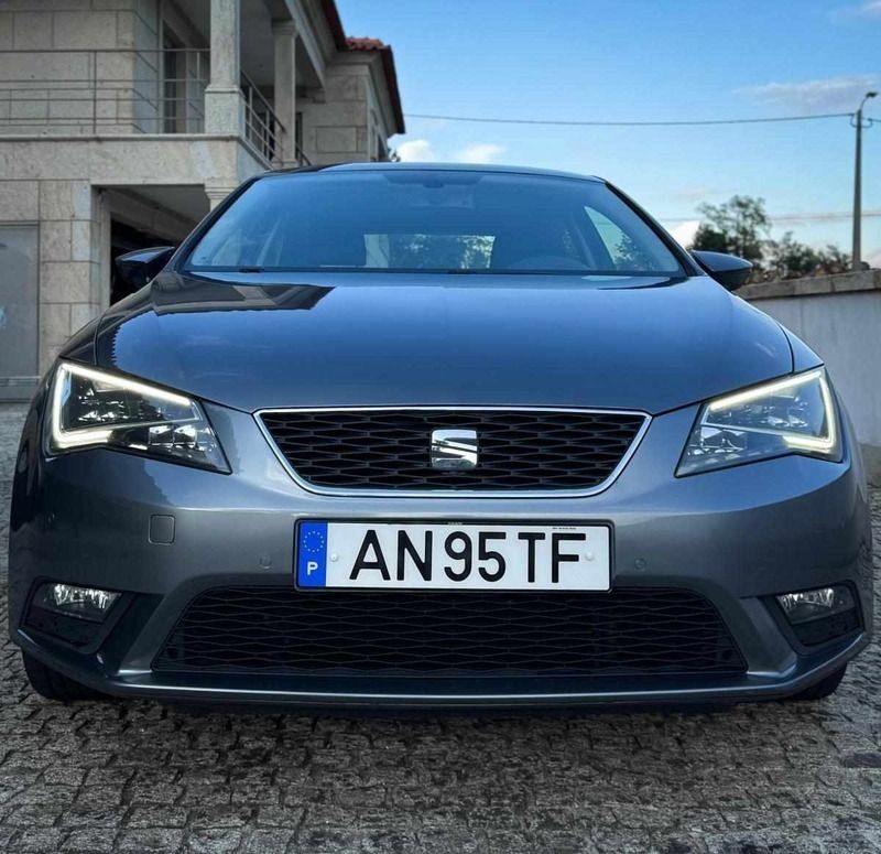 Cinzento Usado 2015 Seat Leon Ecomotive Citadino | € 9.600 (Super Preço) - Imagem 1/4