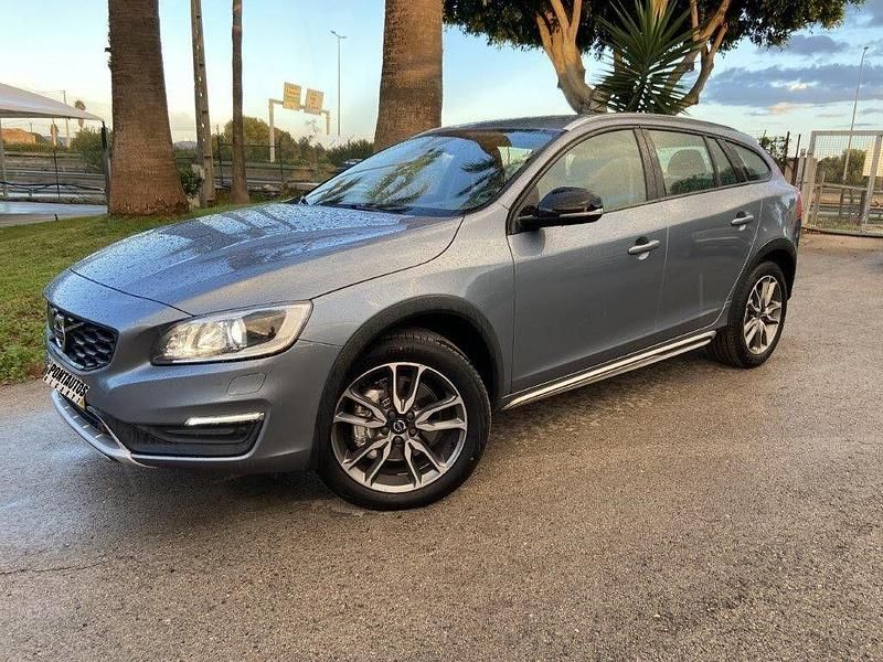 Azul Usado 2018 Volvo V60 CC Pro Carrinha | € 23.500 - Imagem 1/4