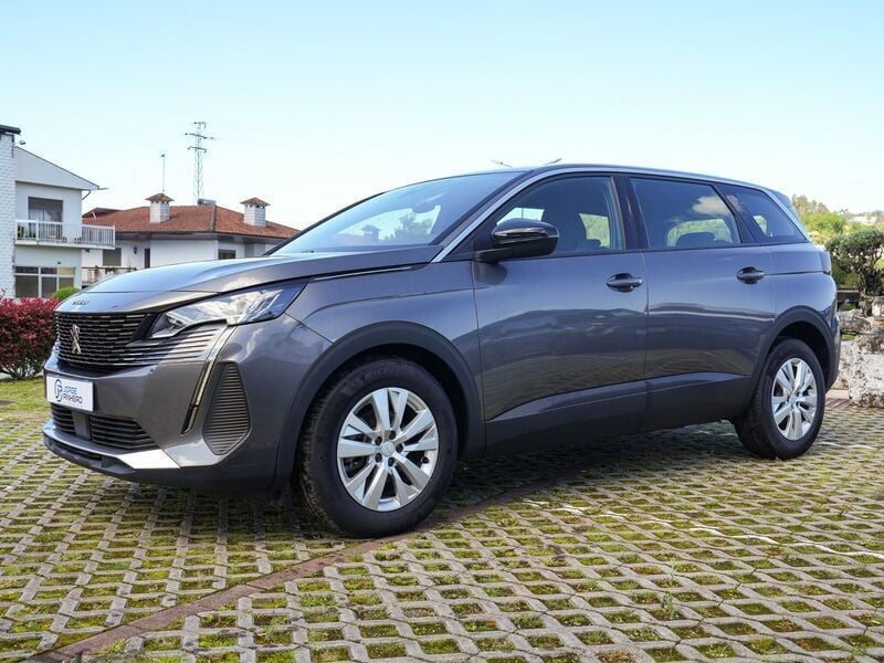 Cinza Usado 2023 Peugeot 5008 Active Monovolume | € 31.990 (Caro) - Imagem 1/4