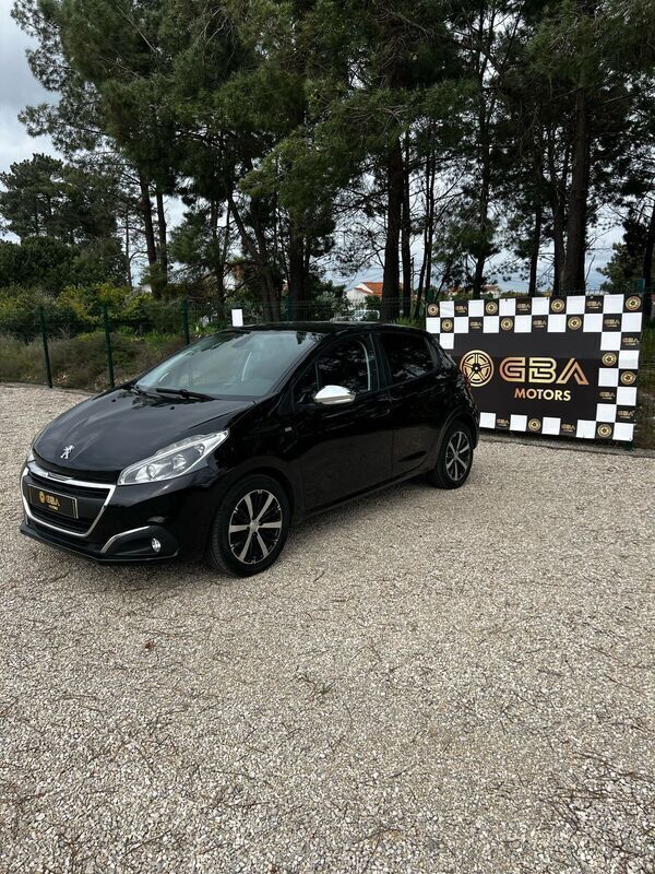 Preto Usado 2017 Peugeot 208 Style Citadino | € 9.999 (Preço justo) - Imagem 1/4