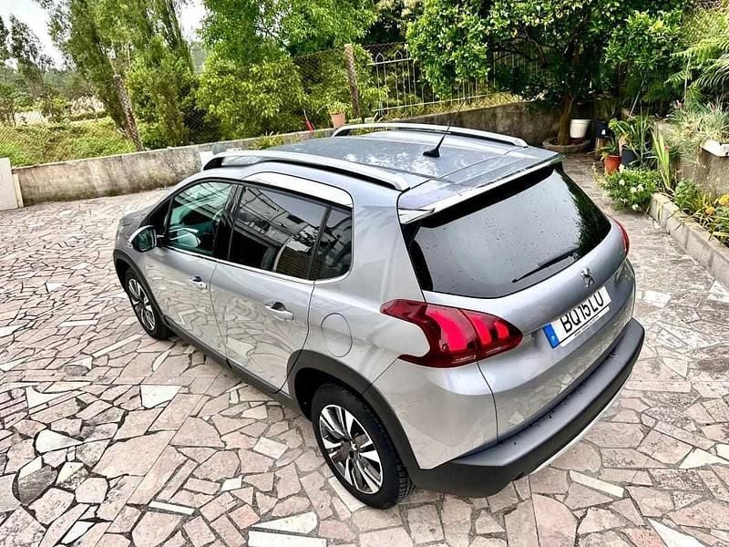 Usado Peugeot 2008 130 HP (95 kW) 2016 Cinzento SUV