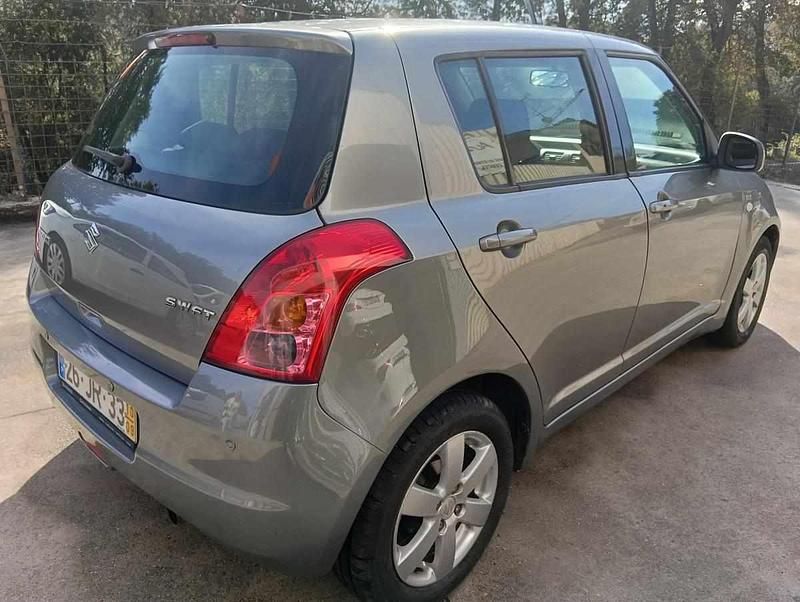 Usado Suzuki Swift 75 HP (55 kW) 2010 Cinzento Citadino
