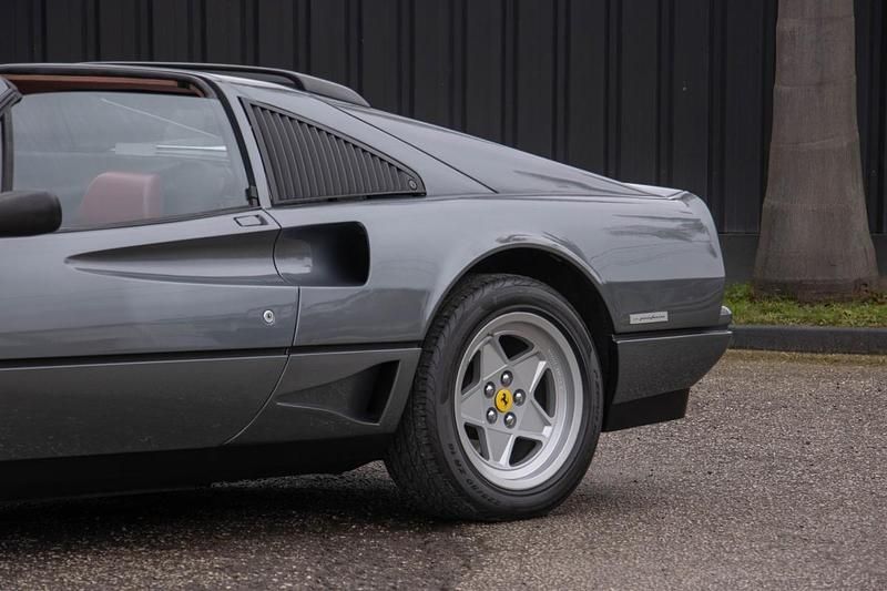 Usado Ferrari 208 254 HP (186 kW) 1988 Antracite Coupé