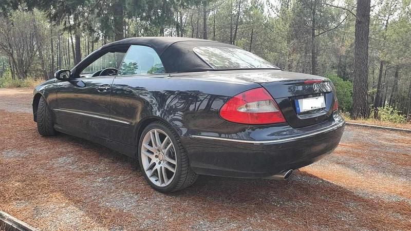 Usado Mercedes CLK320 220 HP (161 kW) 2006 Preto