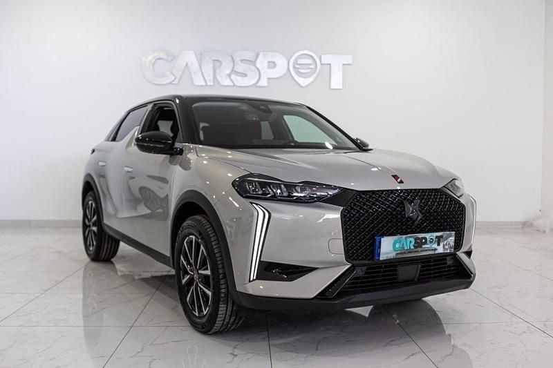 Cinzento Usado 2024 DS Automobiles DS3 Performance SUV | € 20.980 (Preço justo) - Imagem 1/4