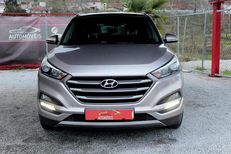 Usado Hyundai Tucson 116 HP (85 kW) 2016 Cinzento SUV