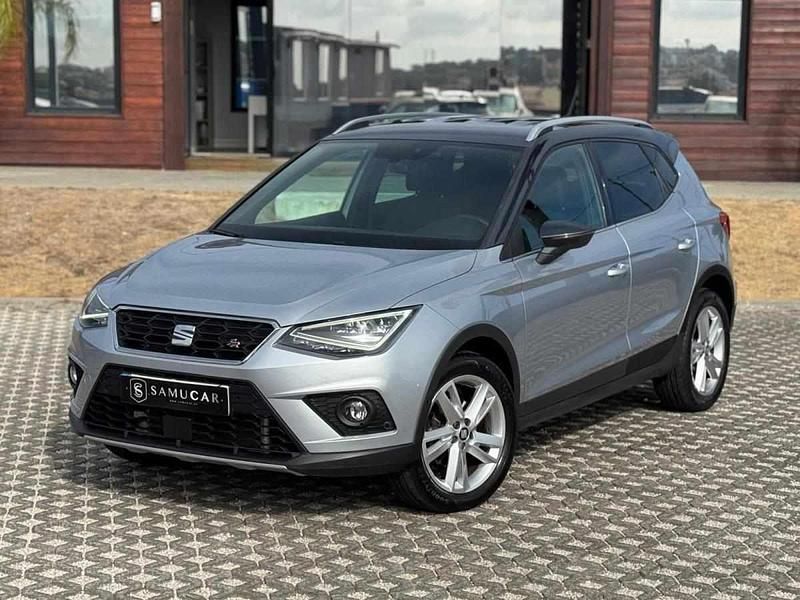 Cinzento Usado 2020 Seat Arona SUV | € 14.990 (Preço justo) - Imagem 1/2