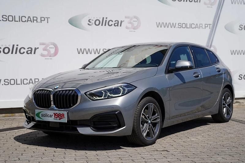 Cinza Usado 2023 BMW 116 Sport Line Citadino | € 27.500 (Preço justo) - Imagem 1/4