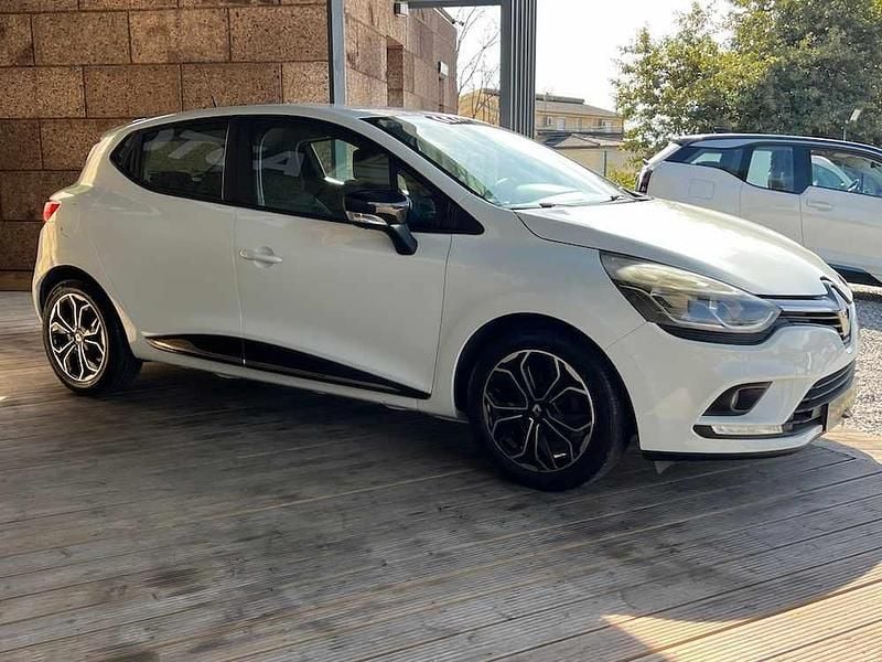 Usado Renault Clio IV 75 HP (55 kW) 2017 Branco Citadino
