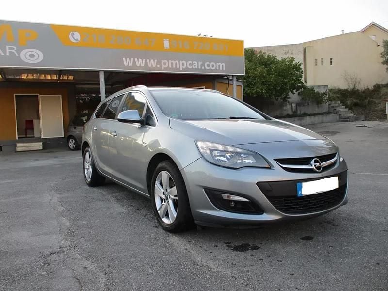 Cinzento Usado 2014 Opel Astra Executive Carrinha | € 9.900 (Preço justo) - Imagem 1/4
