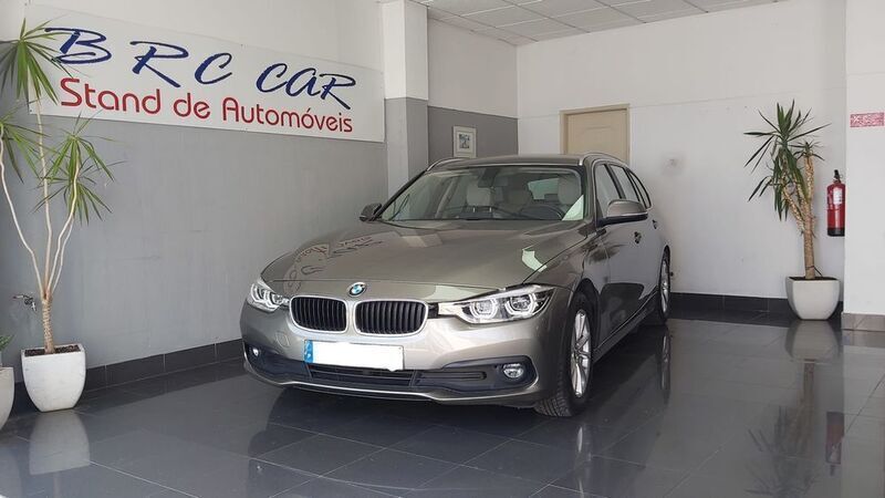 Cinzento Usado 2016 BMW 320 Efficient Dynamics Carrinha | € 21.500 - Imagem 1/4