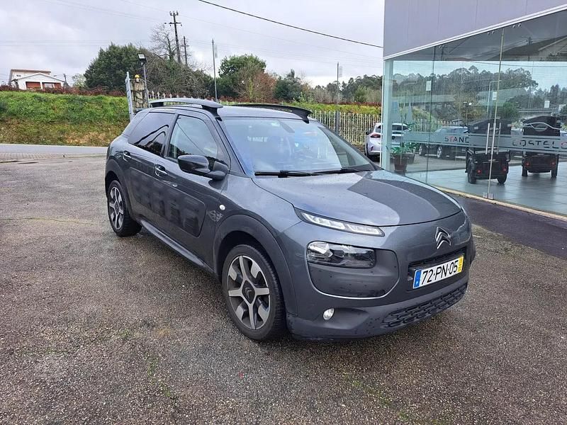 Usado Citroën C4 Cactus Feel 92 HP (67 kW) 2015 Cinza escuro Citadino