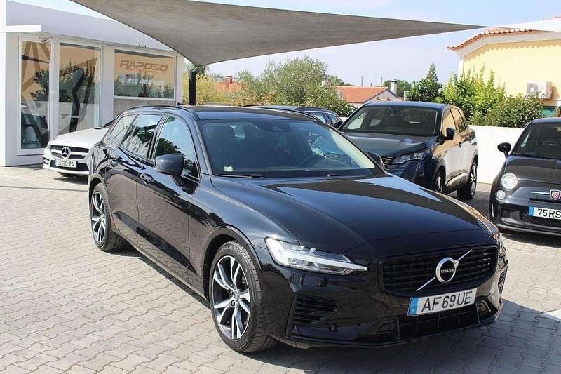 Usado Volvo V60 340 HP (250 kW) 2021 Preto Carrinha