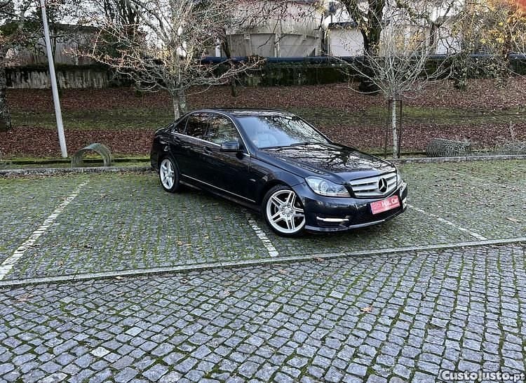 Usado Mercedes C250 AMG 204 HP (150 kW) 2011 Cinza Citadino