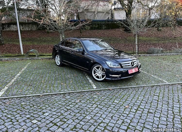 Cinza Usado 2011 Mercedes C250 AMG Citadino | € 19.990 - Imagem 1/1