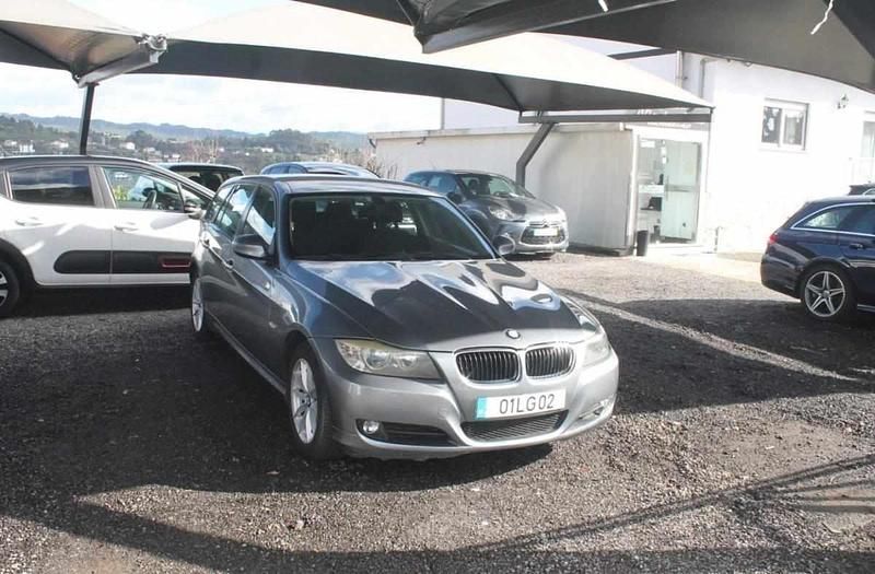 Cinzento Usado 2011 BMW 318 Carrinha | € 11.800 (Preço justo) - Imagem 1/4