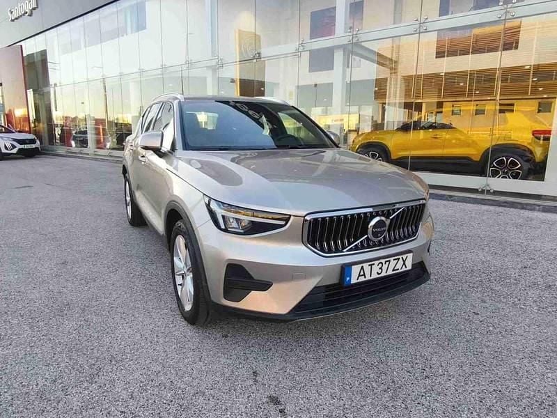 Cinzento Usado 2022 Volvo XC40 SUV | € 28.490 (Bom preço) - Imagem 1/4