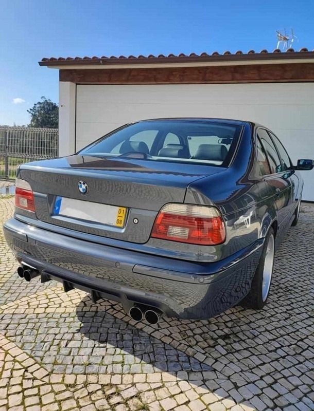 Cinzento Usado 2001 BMW 525 Carrinha | € 7.500 - Imagem 1/4
