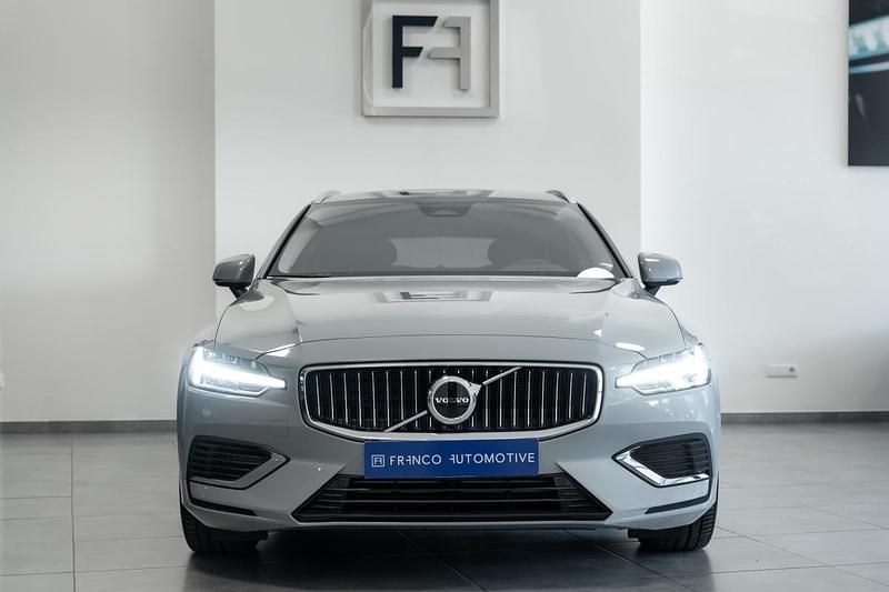 Usado Volvo V60 350 HP (257 kW) 2024 Cinzento Carrinha