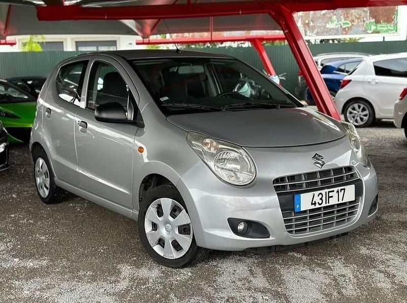 Cinza Usado 2009 Suzuki Alto GL Citadino | € 9.950 - Imagem 1/4