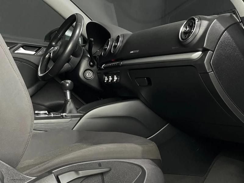 Usado Audi A3 116 HP (85 kW) 2020 Cinzento Sedan